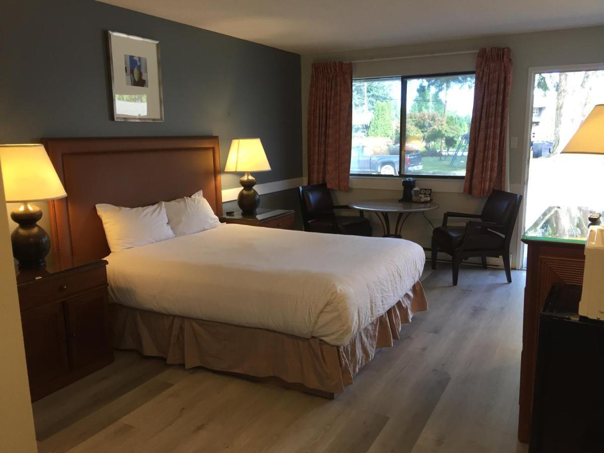 Vip Motel Parksville Exterior photo