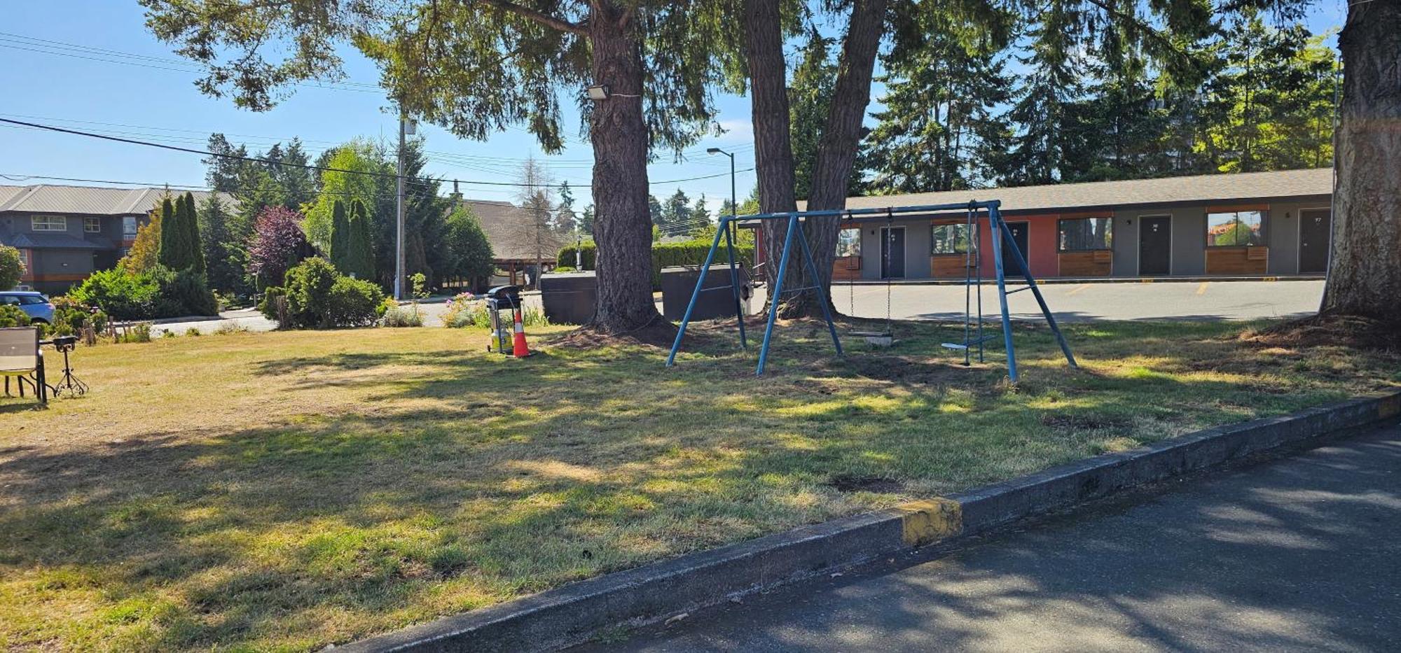 Vip Motel Parksville Exterior photo