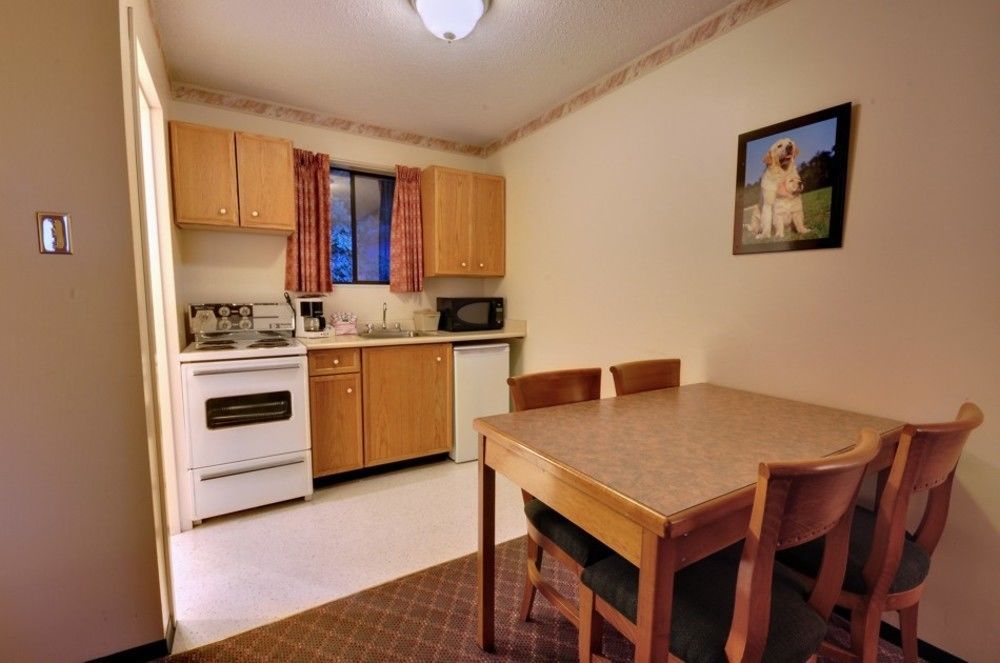 Vip Motel Parksville Exterior photo